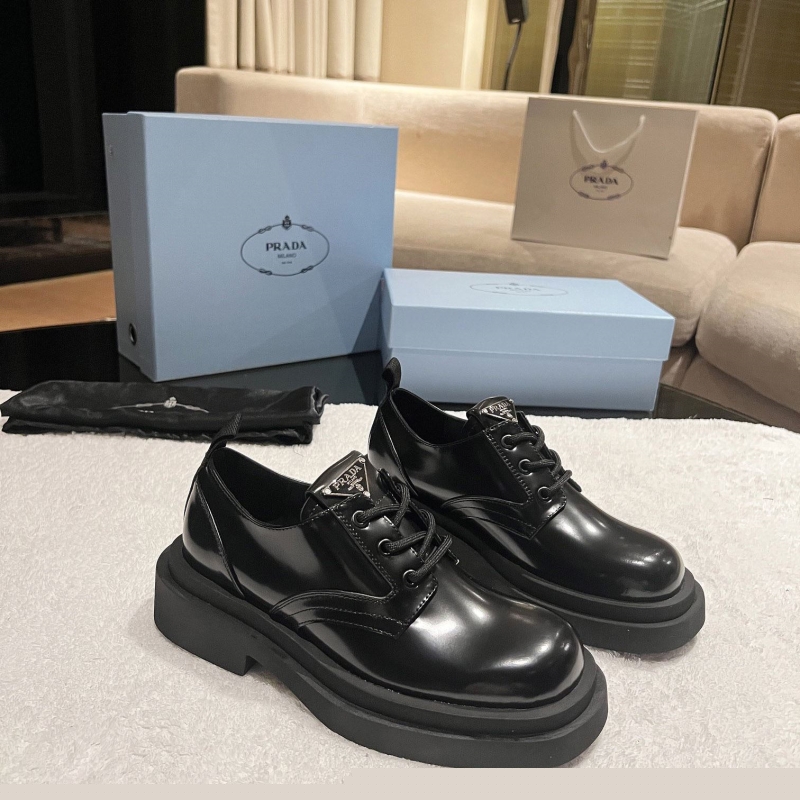 Pra*a leather shoes